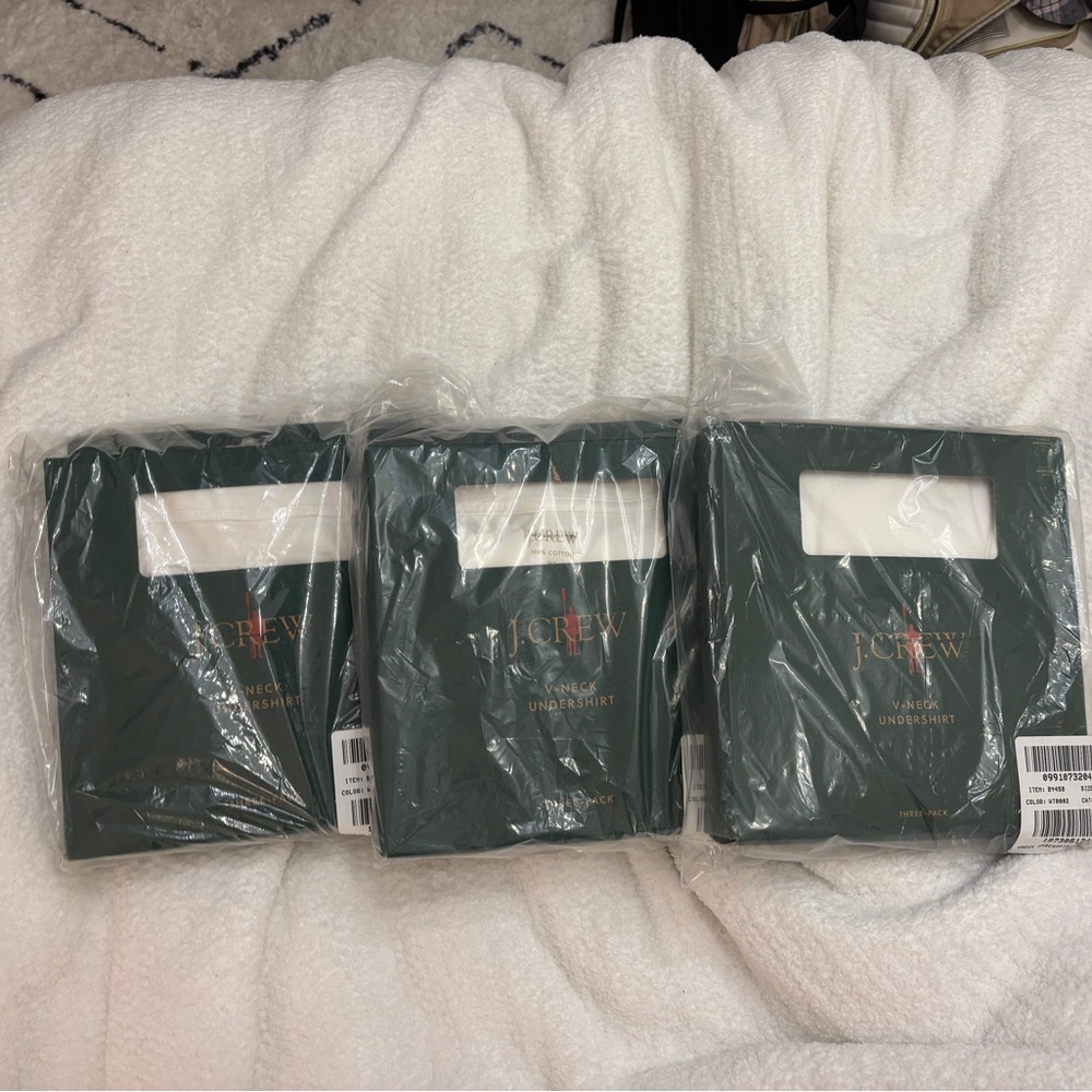 NWT Mens J. Crew Cotton V-neck undershirts three-pack White BY458 - Picture 3 of 4